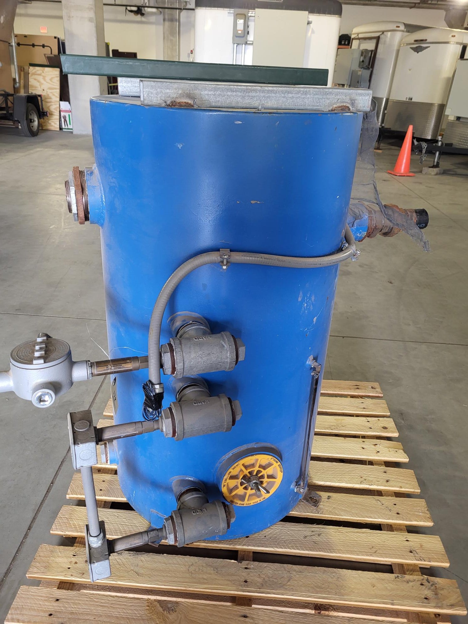 Image of 200G Steel, 4" inlet/outlet reduced to 2", 3-float system