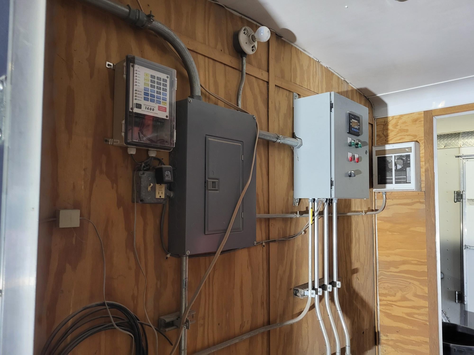 7 1/2HP, 3PH, 230/460V Rotron, Air compressor minus controllers, regulator/filters, and pumps, came from IIS# 79451